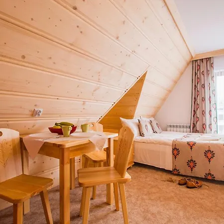 לינה וארוחת בוקר Wrzos 3*